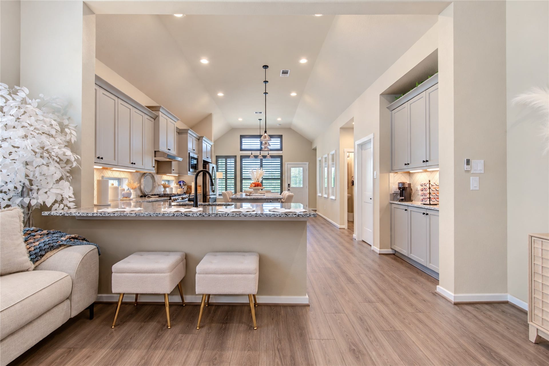 24911 Via Arabella Lane, Richmond, TX 77406 An open, welcoming layout with high ceilings, a generous breakfast bar and easy access to the dining area.