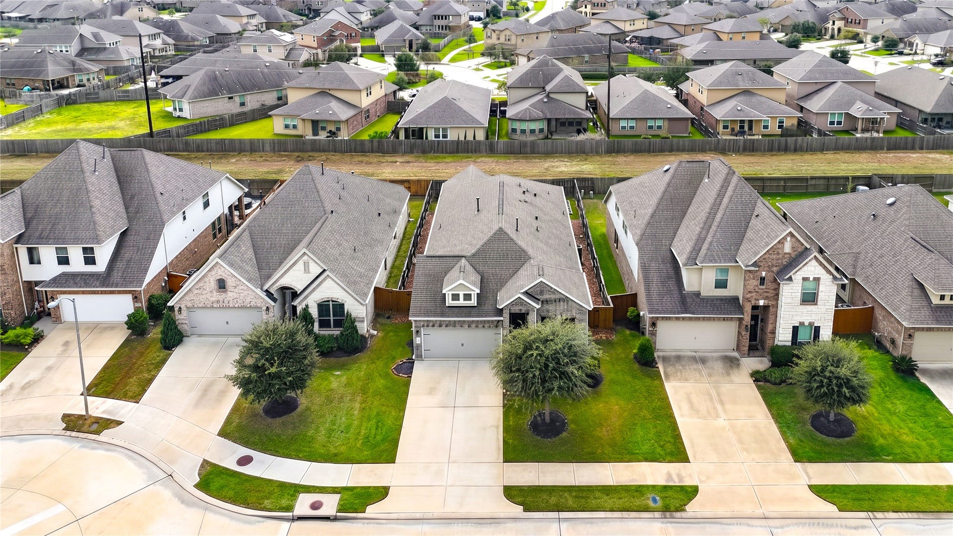24911 Via Arabella Lane, Richmond, TX 77406 An aerial view of the home and its surrounding neighborhood in Lakes of Bella Terra West.