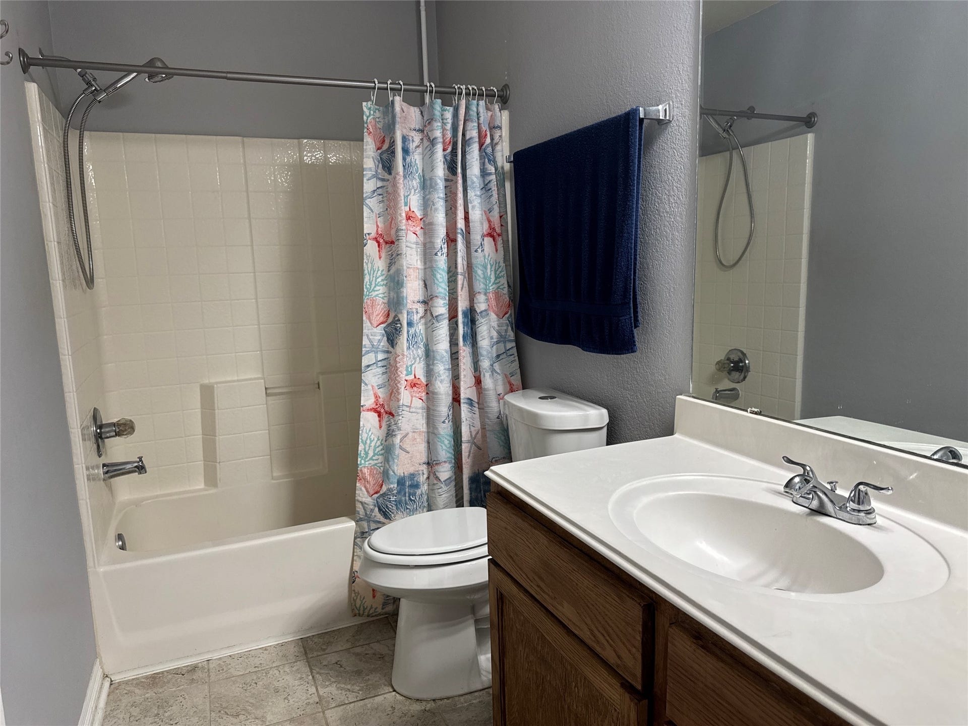 5427 Chase Wood Drive, Bacliff, TX 77518 2nd full bathroom