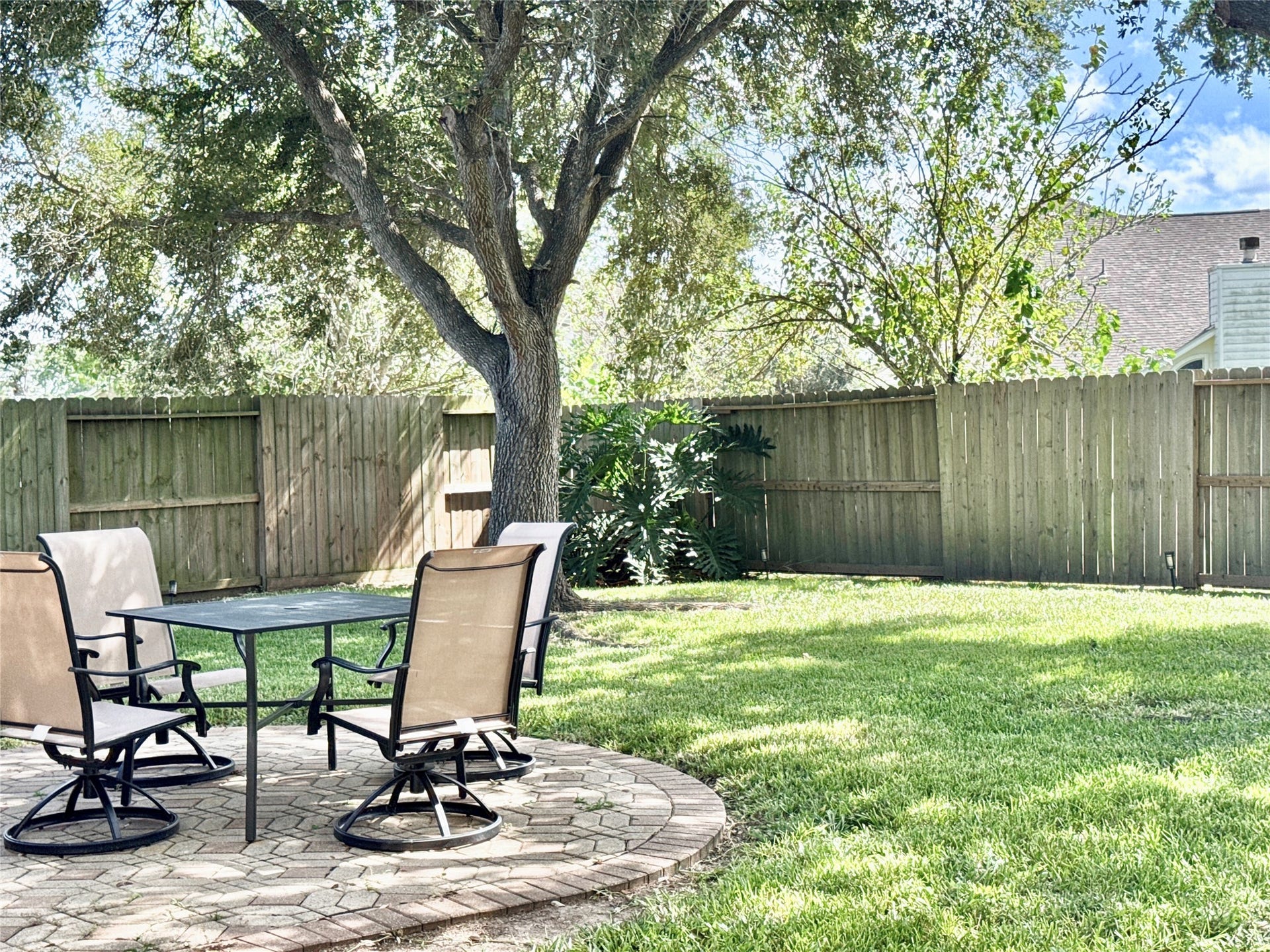 5427 Chase Wood Drive, Bacliff, TX 77518 Large backyard with complete privacy fence