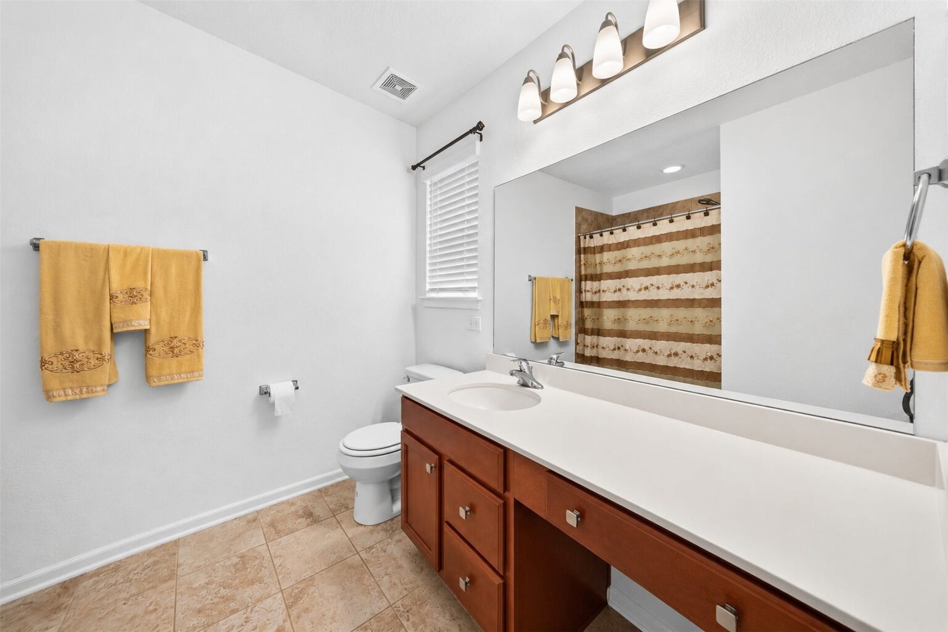 2627 White Bluff Lane, Houston, TX 77038 2nd bathroom
