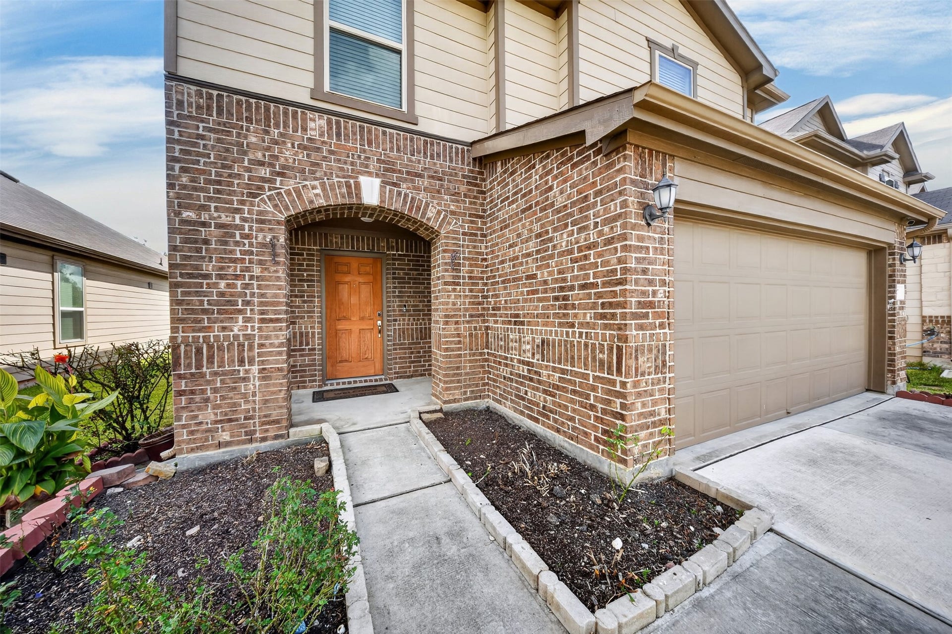 2627 White Bluff Lane, Houston, TX 77038 Front Entrance
