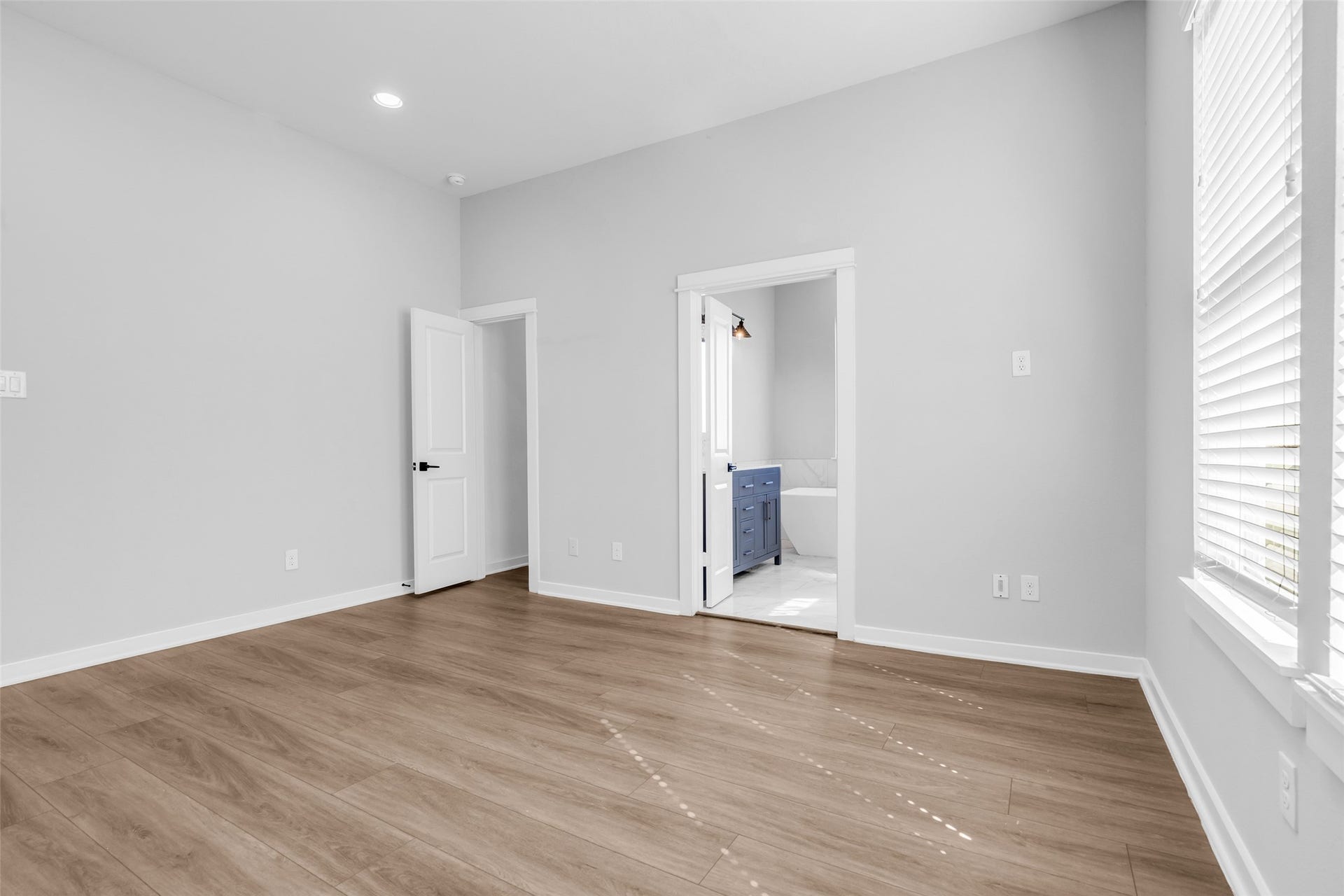 8474 Berry Green Lane, Houston, TX 77022 A private retreat at the end of the day, with its own ensuite bath and walk-in closet.