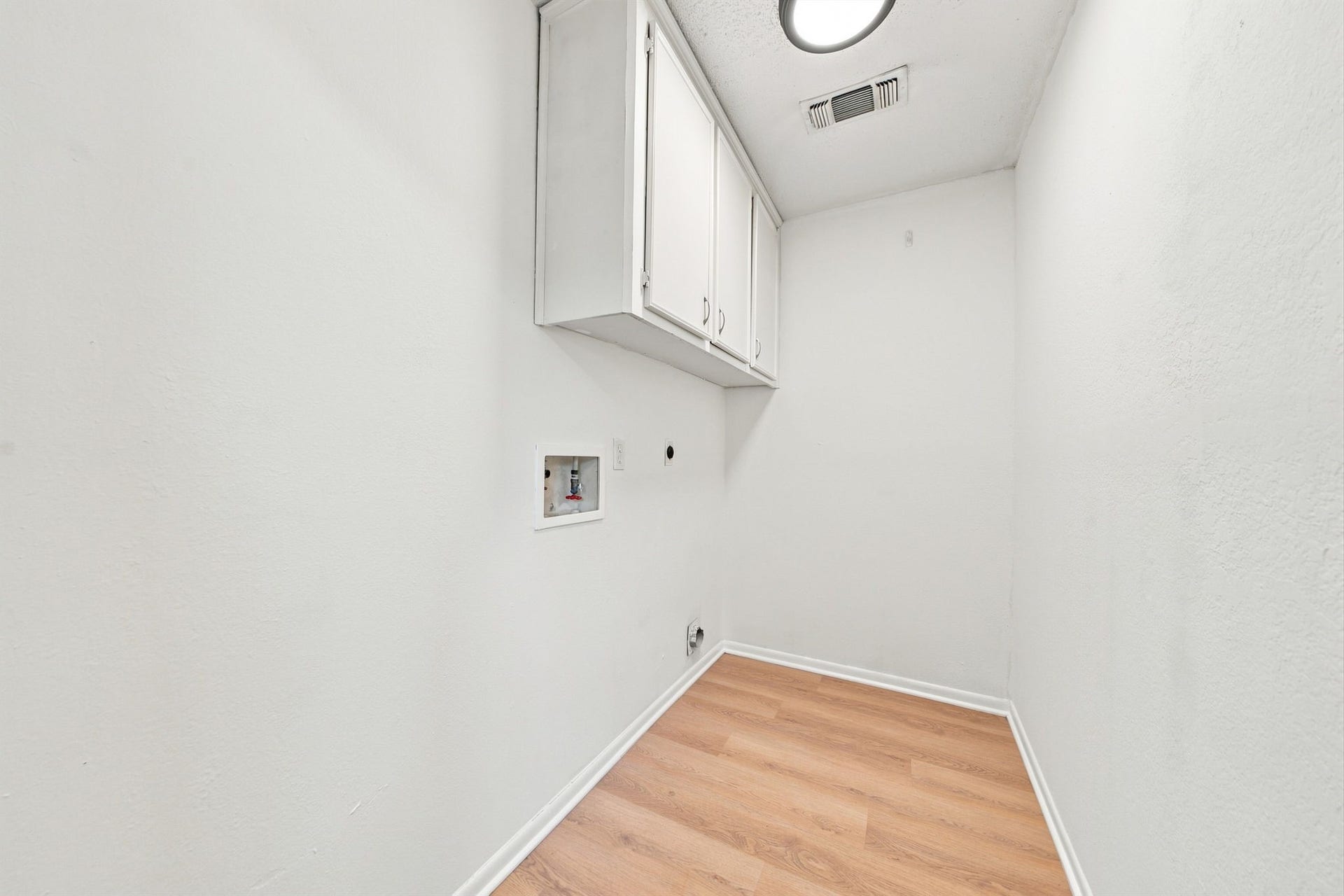 13317 Rene Circle, Santa Fe, TX 77510 Laundry room