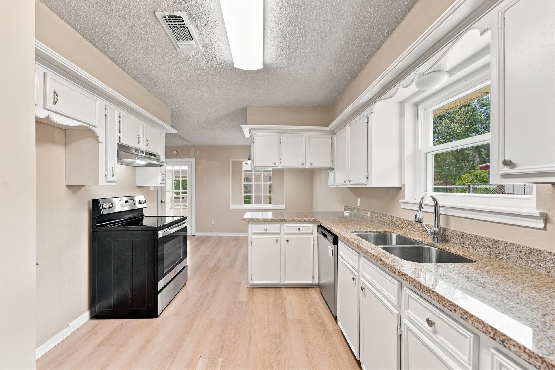 13317 Rene Circle, Santa Fe, TX 77510 Kitchen to dining area