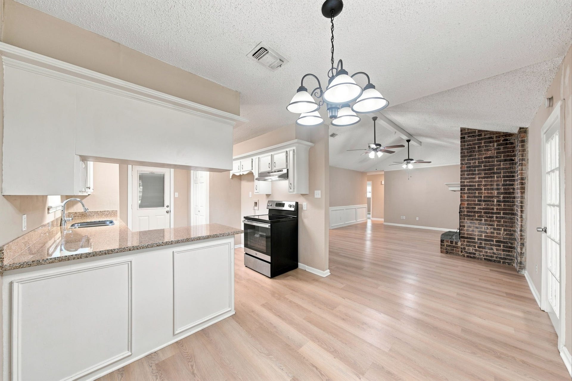 13317 Rene Circle, Santa Fe, TX 77510 Kitchen