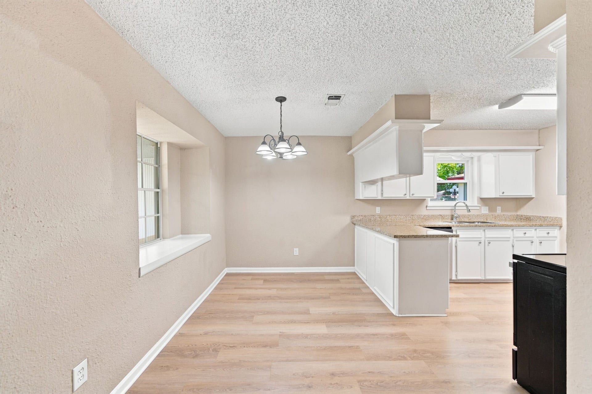 13317 Rene Circle, Santa Fe, TX 77510 Dining area