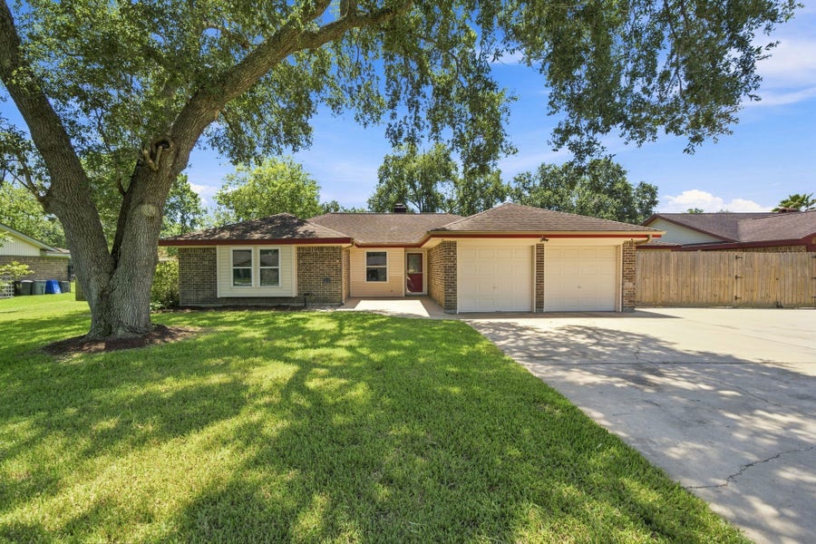 Property photo for 13317 Rene Circle, Santa Fe, TX