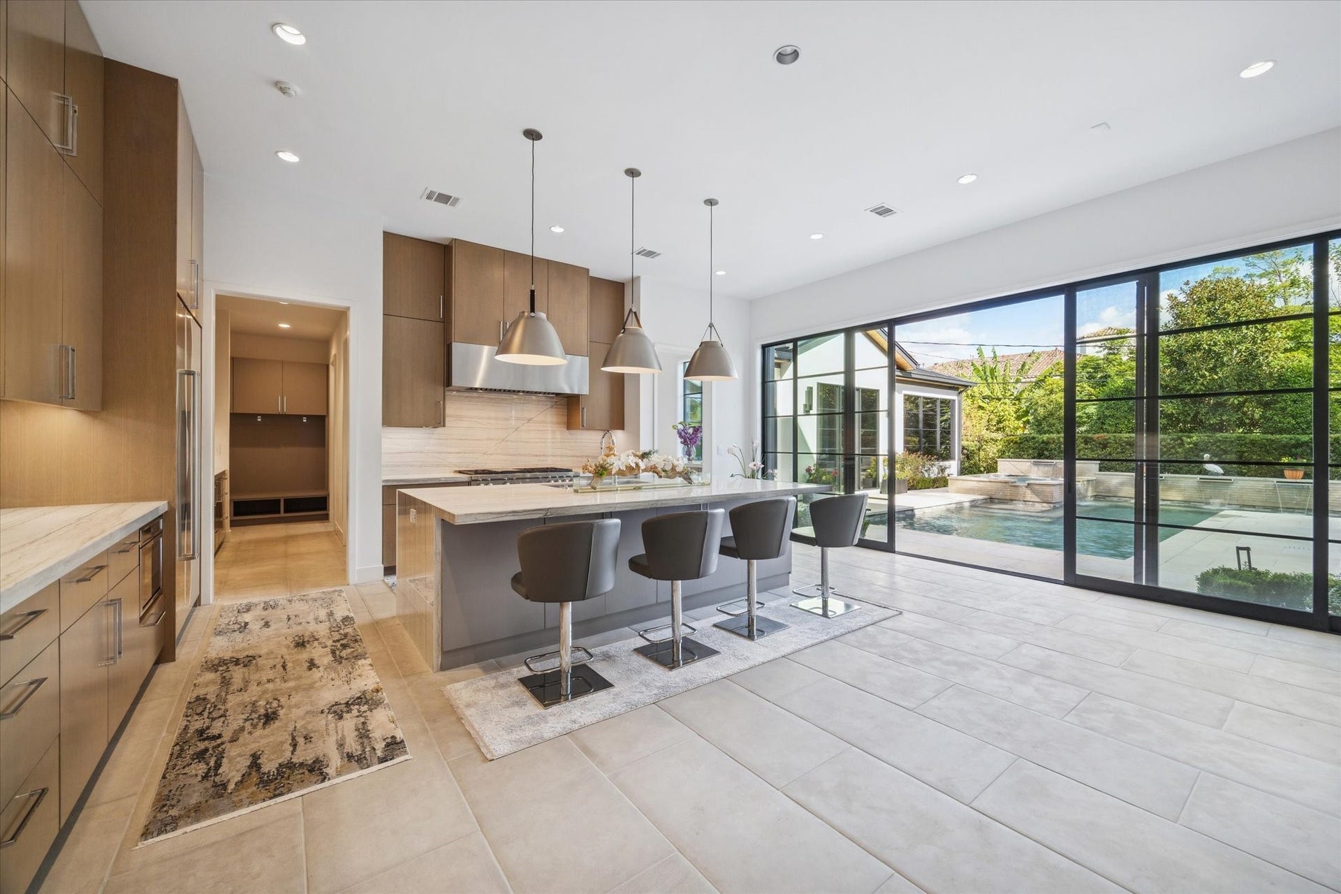 212 E Cowan Drive, Houston, TX 77007 212 E Cowan Drive, Houston, TX 77007