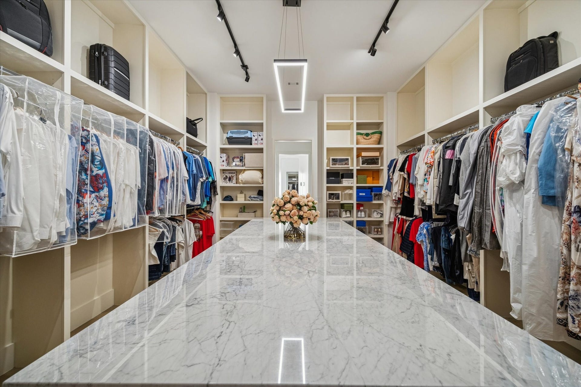 212 E Cowan Drive, Houston, TX 77007 212 E Cowan Drive, Houston, TX 77007