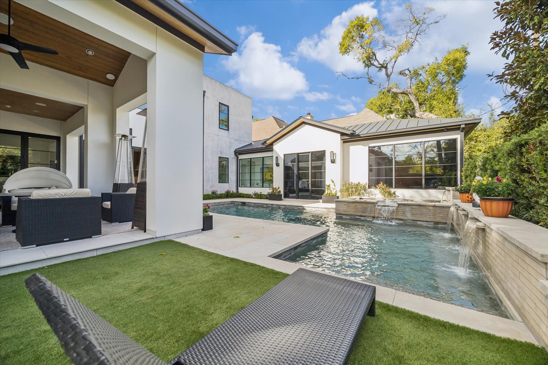 212 E Cowan Drive, Houston, TX 77007 212 E Cowan Drive, Houston, TX 77007
