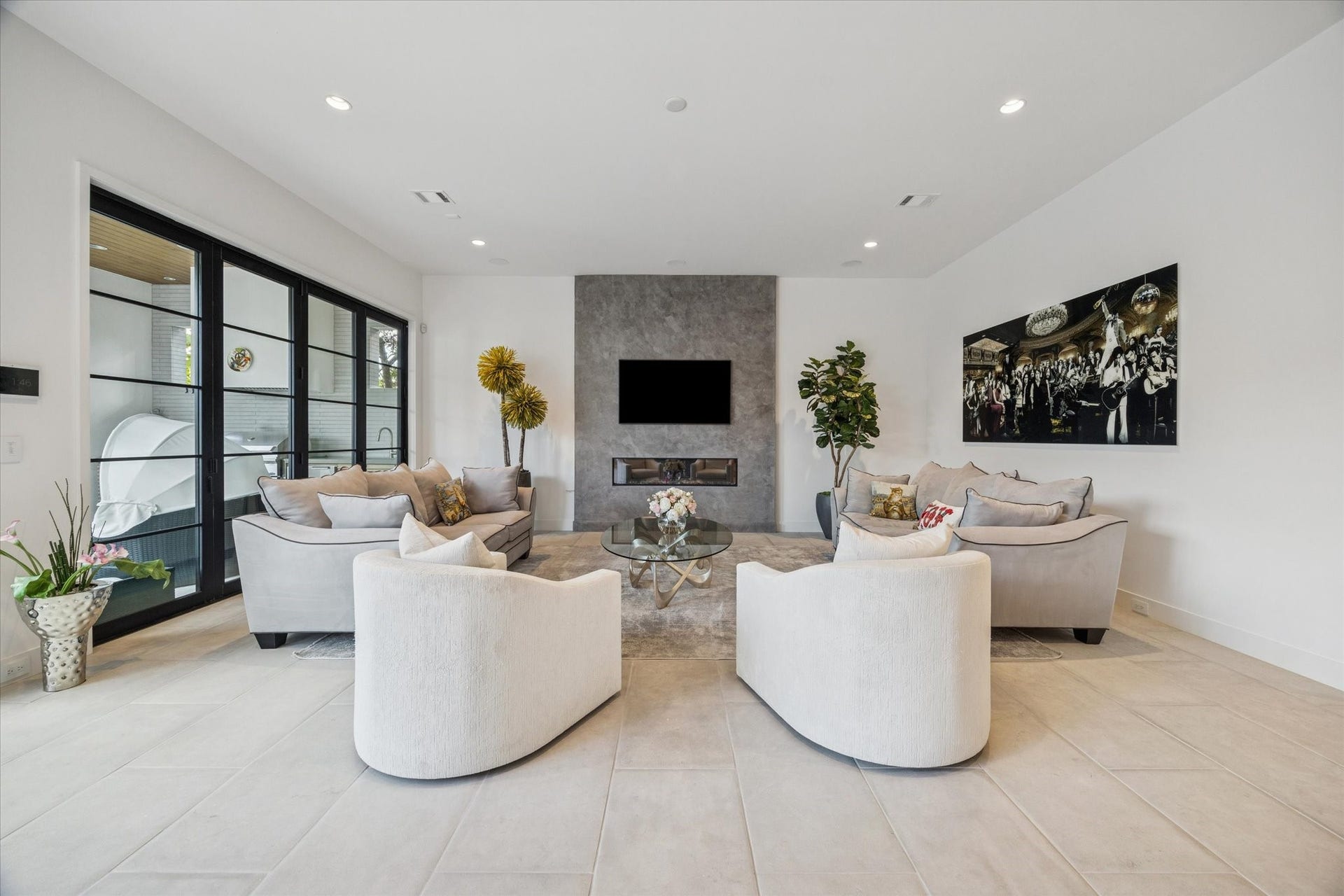 212 E Cowan Drive, Houston, TX 77007 212 E Cowan Drive, Houston, TX 77007