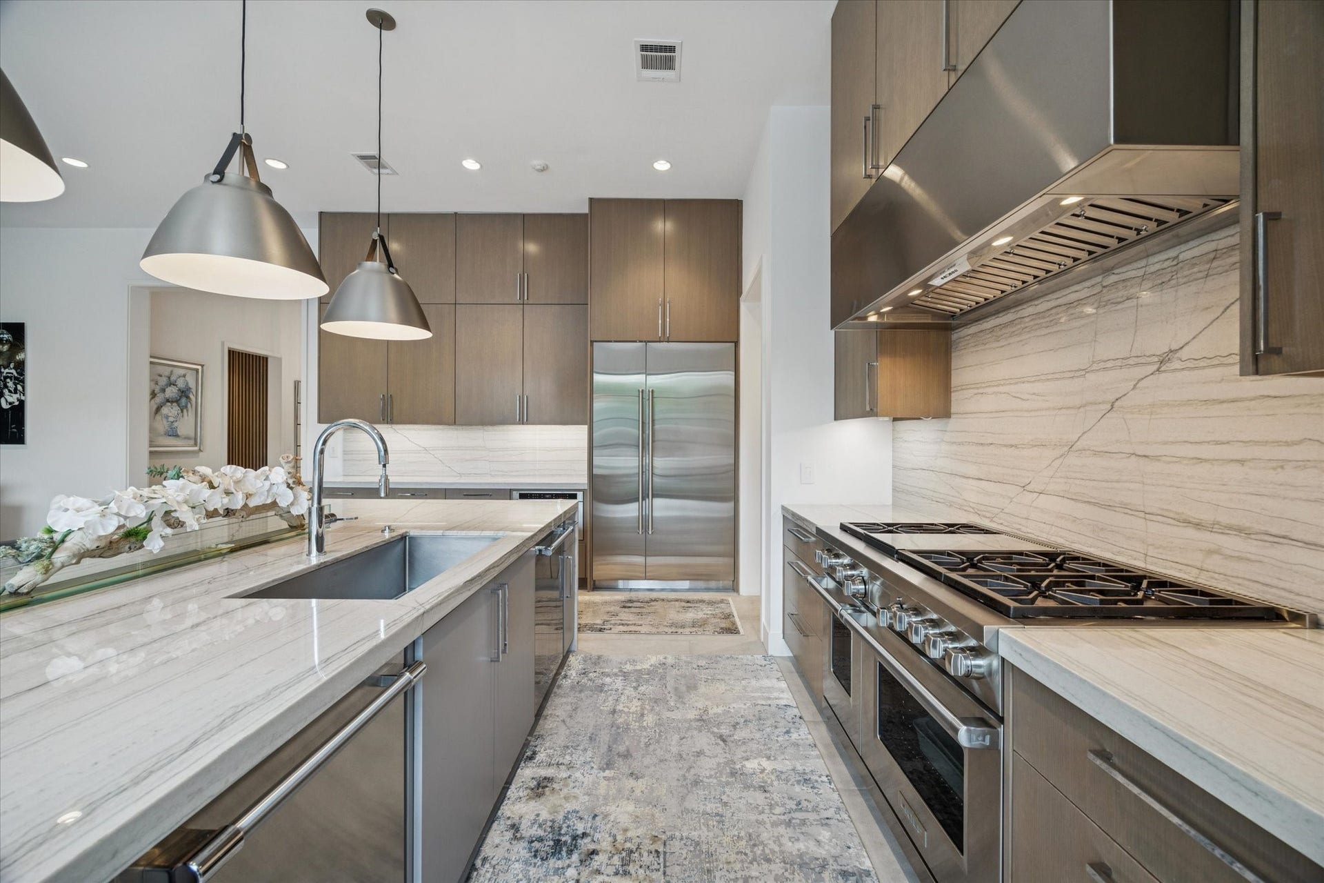 212 E Cowan Drive, Houston, TX 77007 212 E Cowan Drive, Houston, TX 77007