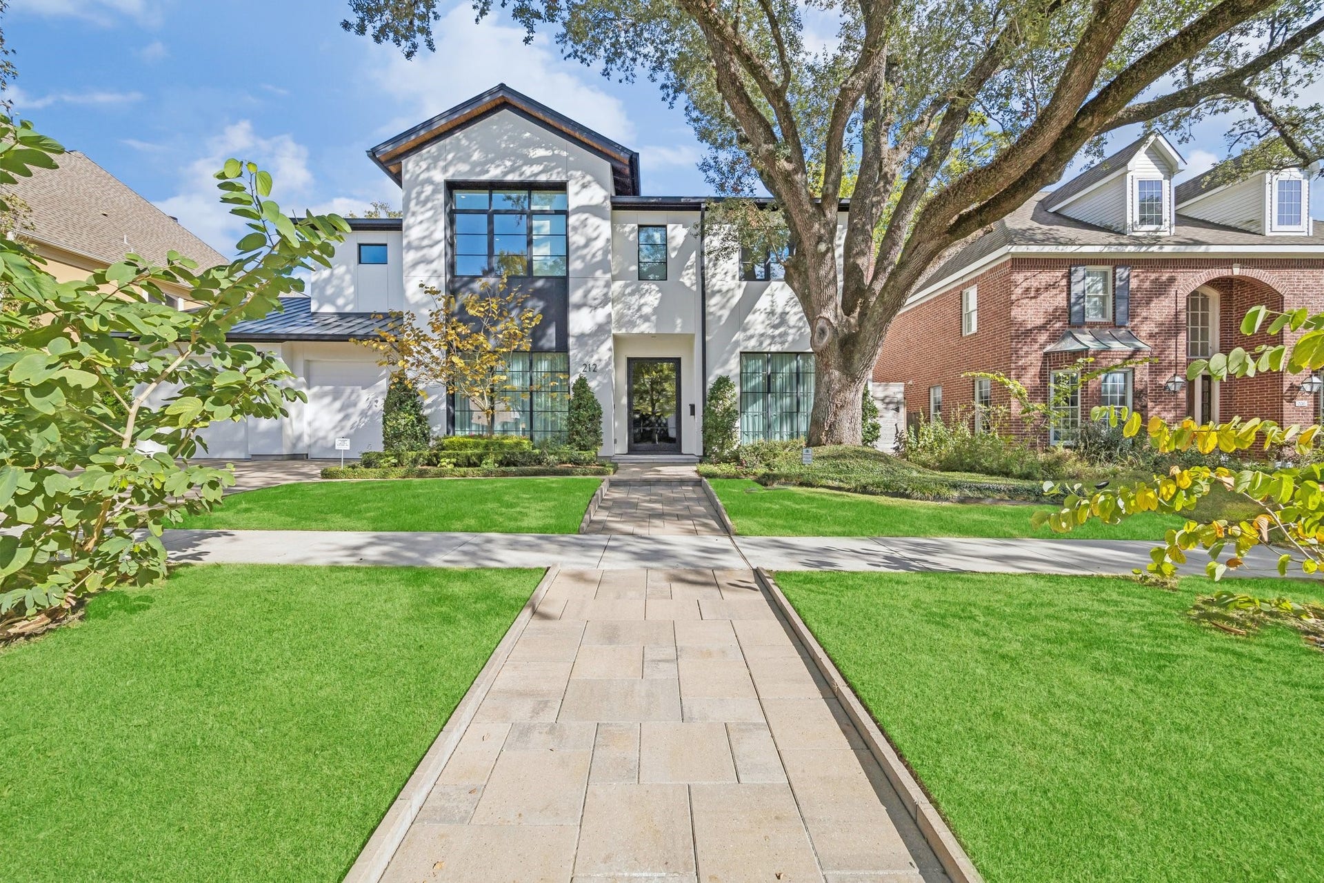 212 E Cowan Drive, Houston, TX 77007 212 E Cowan Drive, Houston, TX 77007