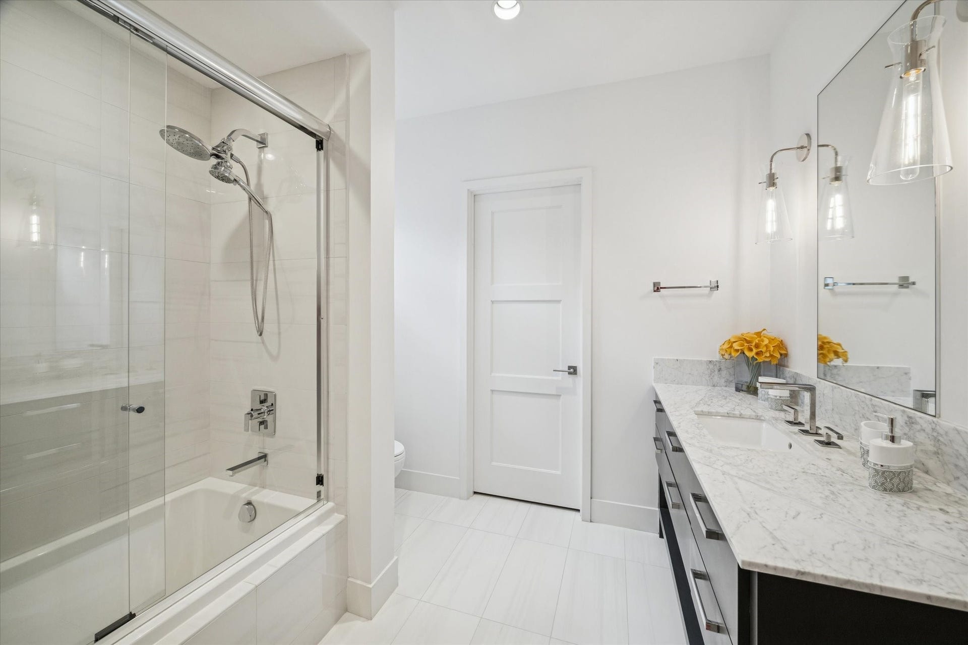 212 E Cowan Drive, Houston, TX 77007 212 E Cowan Drive, Houston, TX 77007