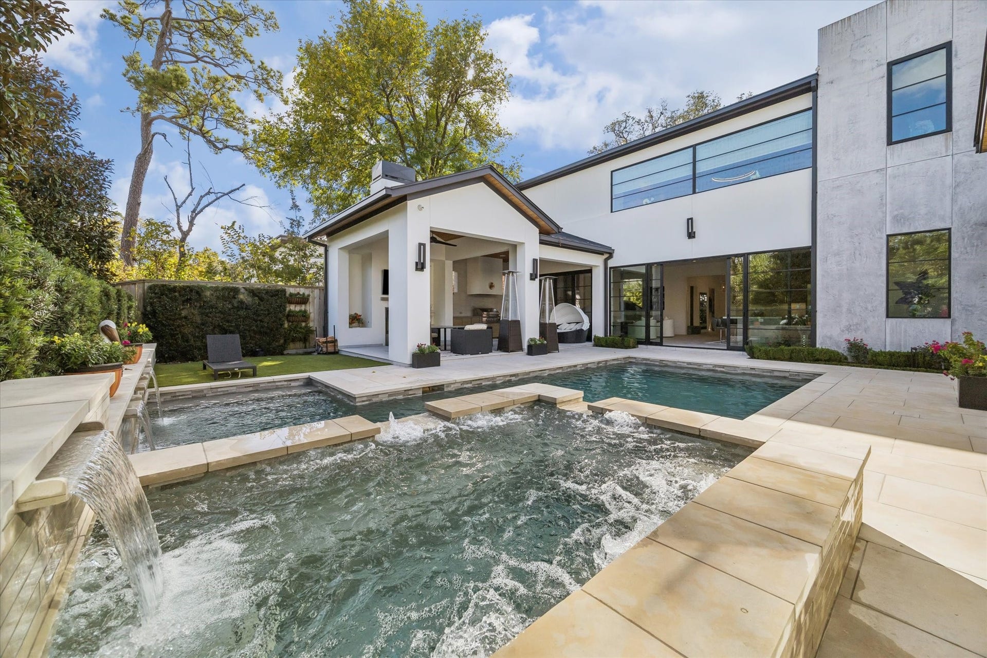 212 E Cowan Drive, Houston, TX 77007 212 E Cowan Drive, Houston, TX 77007