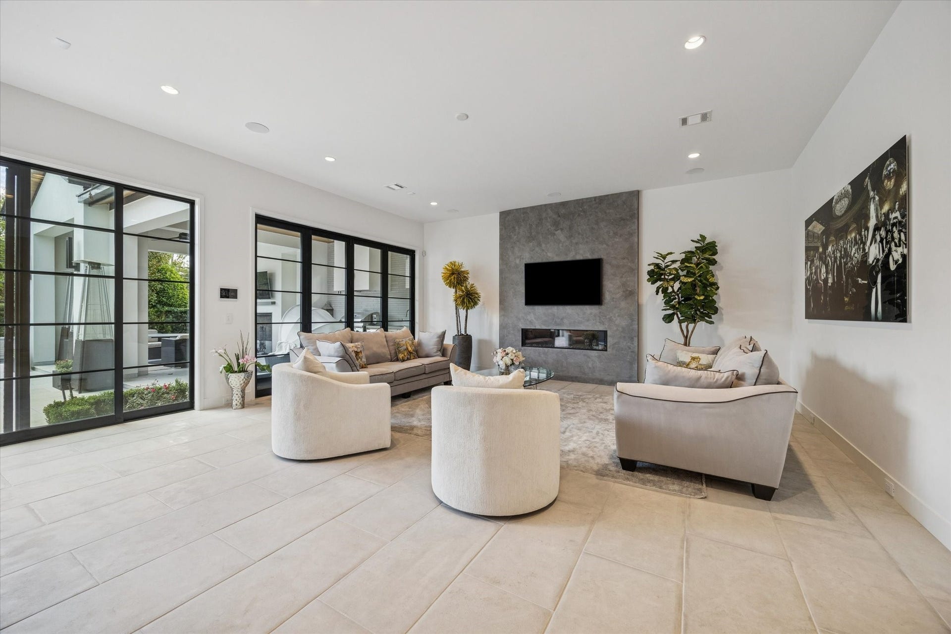 212 E Cowan Drive, Houston, TX 77007 212 E Cowan Drive, Houston, TX 77007