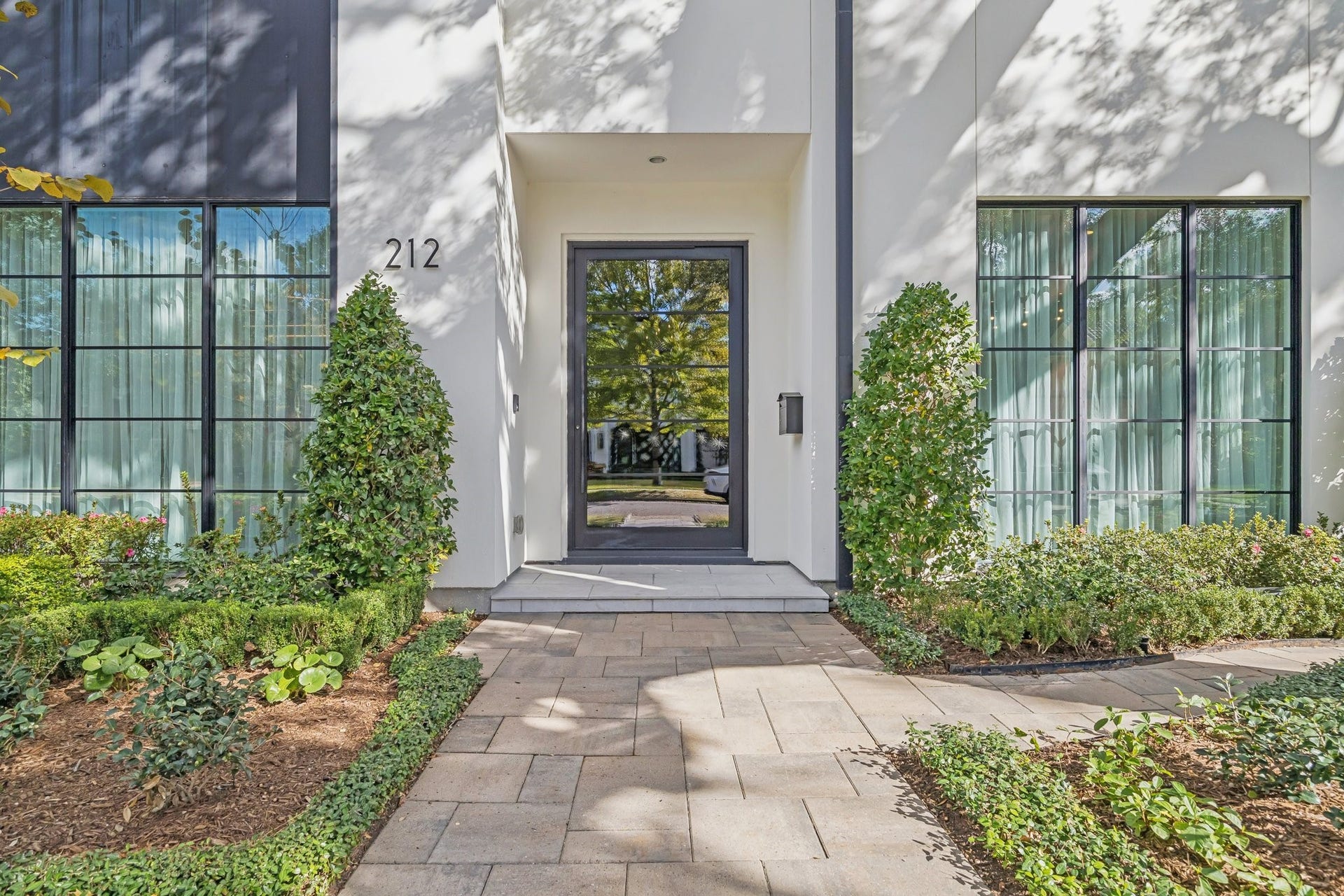 212 E Cowan Drive, Houston, TX 77007 212 E Cowan Drive, Houston, TX 77007
