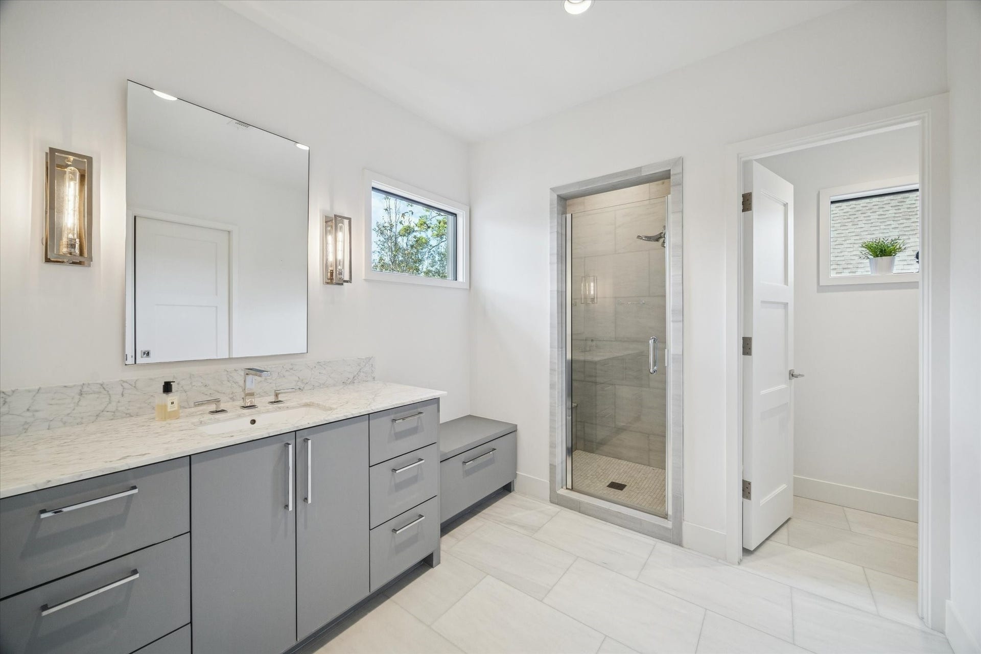212 E Cowan Drive, Houston, TX 77007 212 E Cowan Drive, Houston, TX 77007
