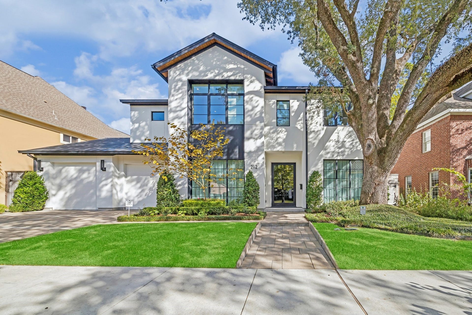 212 E Cowan Drive, Houston, TX 77007 212 E Cowan Drive, Houston, TX 77007