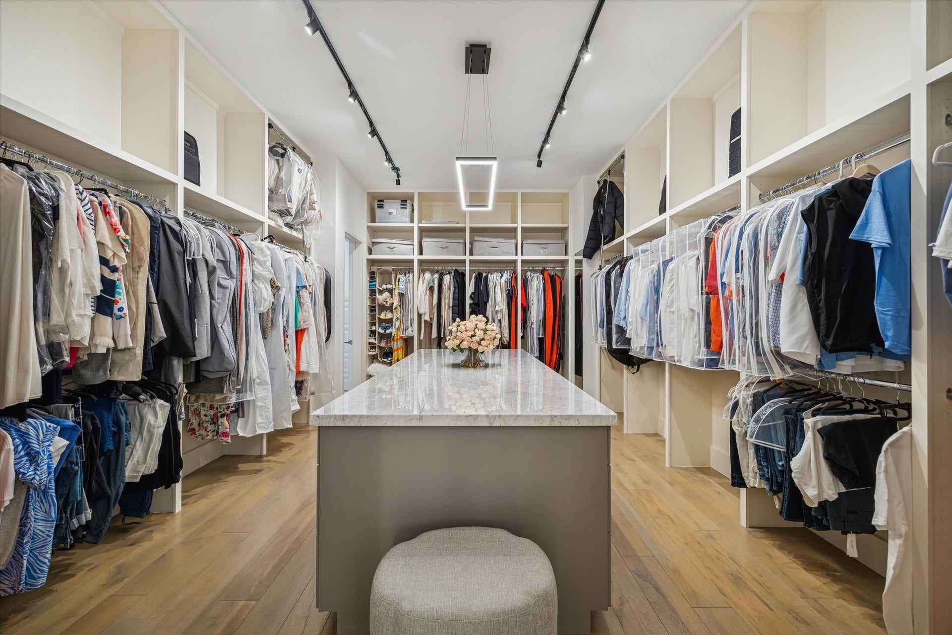 212 E Cowan Drive, Houston, TX 77007 212 E Cowan Drive, Houston, TX 77007
