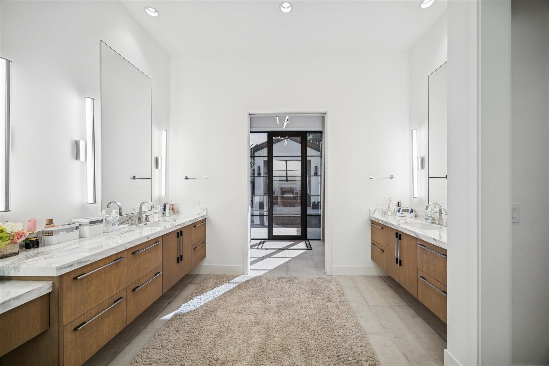 212 E Cowan Drive, Houston, TX 77007 212 E Cowan Drive, Houston, TX 77007