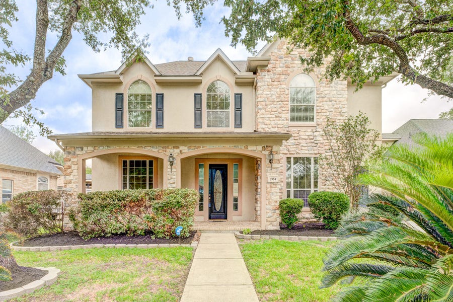 Property photo for 2104 Windy Shores Drive, Pearland, TX