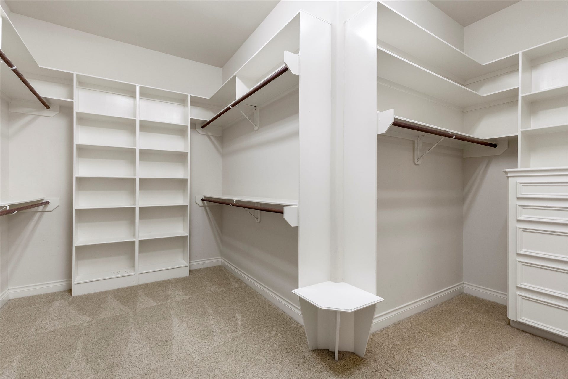 6207 Windrose Hollow Lane, Spring, TX 77379 The oversized walk in closet provides exceptional storage with built in organization throughout.