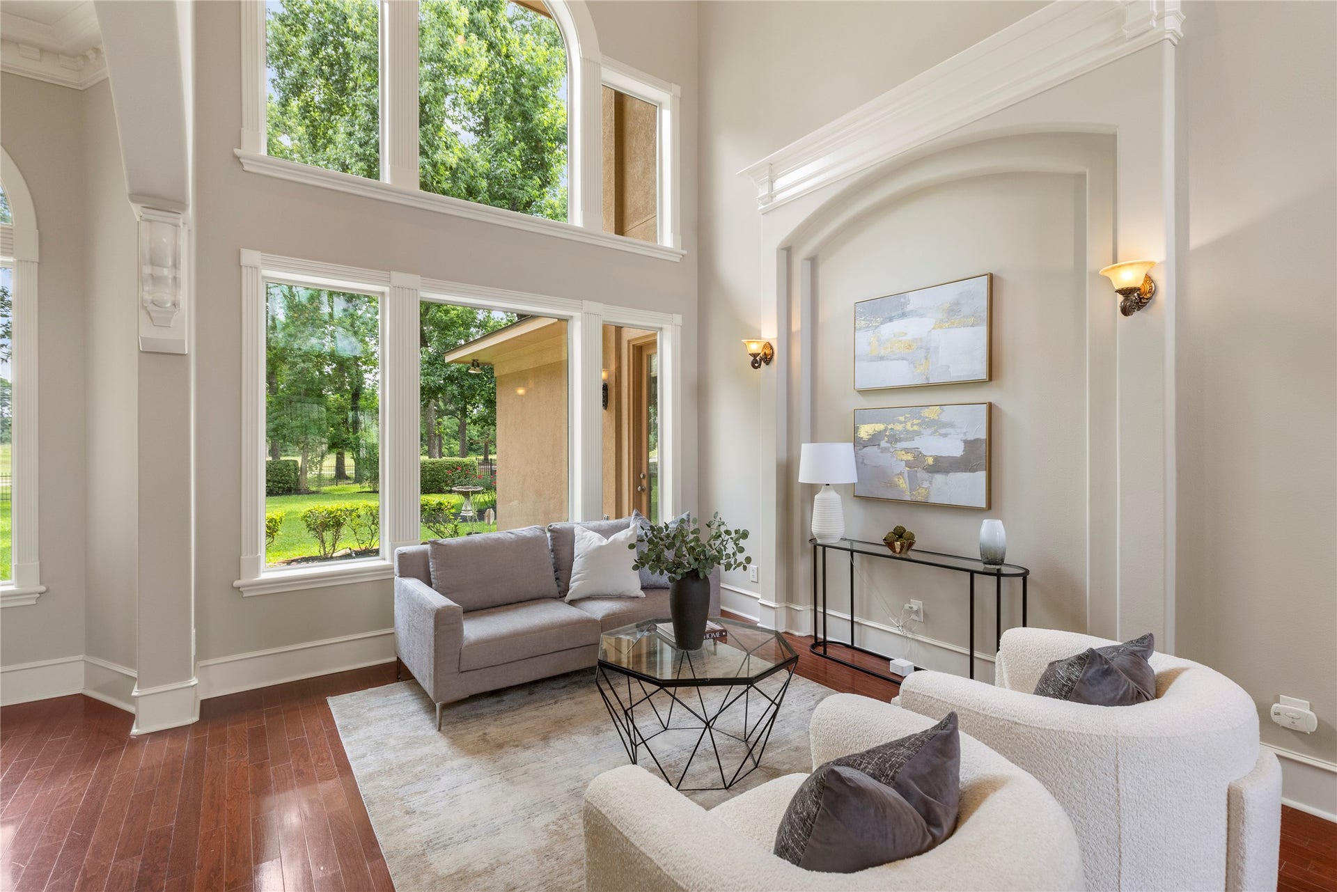 6207 Windrose Hollow Lane, Spring, TX 77379 Tall windows bring natural light into the formal living area while showcasing calming views of the backyard and golf course. This space offers an elegant setting for conversation, entertaining, or quiet moments at home.