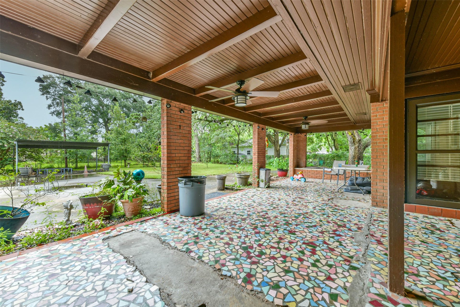 623 Laurel Street, La Marque, TX 77568 Beautiful and large covered patio, the missing tiles are from the foundation repair. Two ceiling fans that work, room for plenty of furniture for gatherings