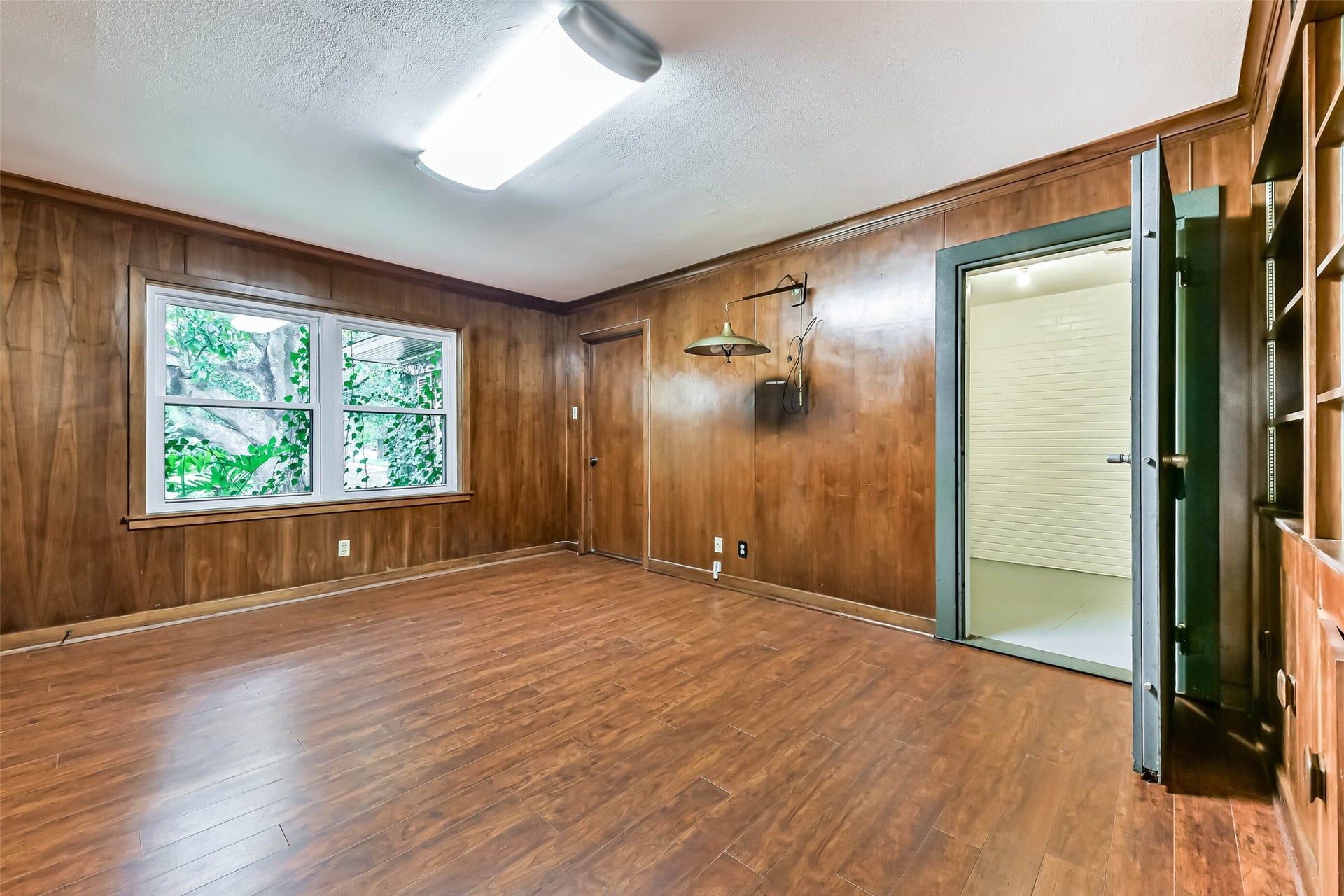 623 Laurel Street, La Marque, TX 77568 Private Office with an 8 x 8 vault, entrance to the vault on right, can be locked and unlocked, code available