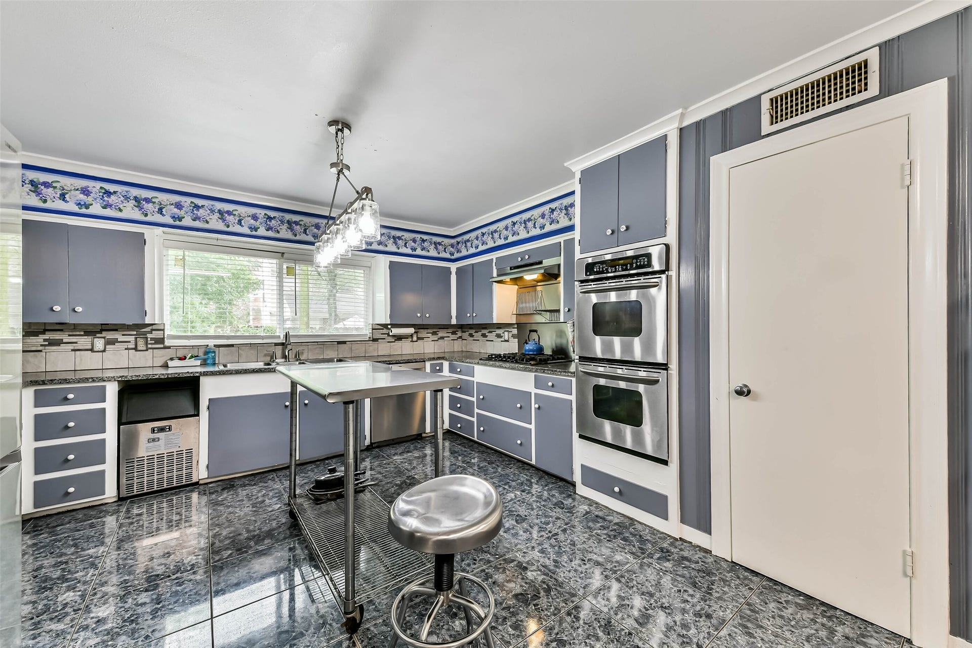 623 Laurel Street, La Marque, TX 77568 Another large walk in closet available for the kitchen as well. Double Ovens, and gas stove top.