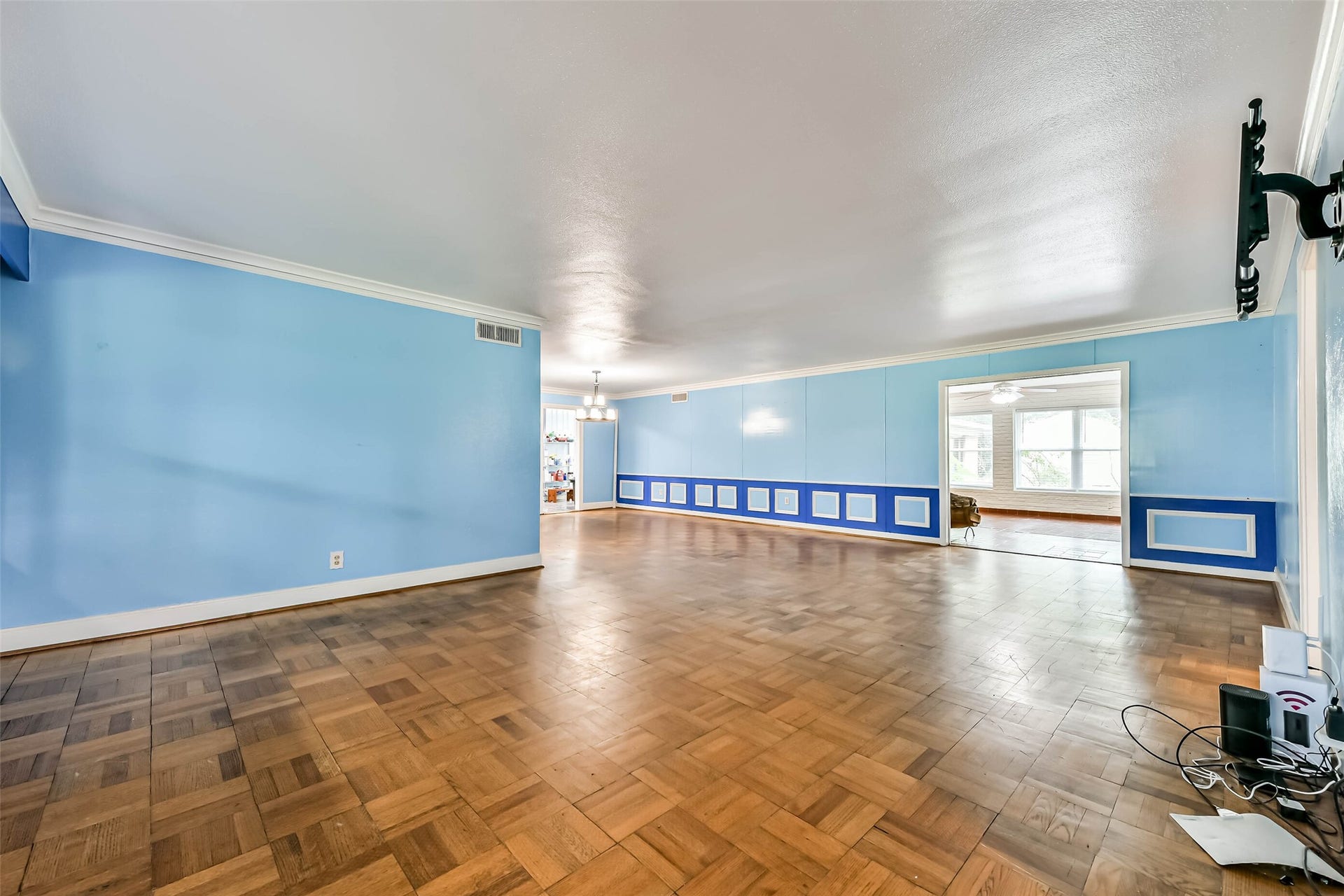 623 Laurel Street, La Marque, TX 77568 Entering the formal living and dining, standing in large entry way. Beautiful Parquet flooring.