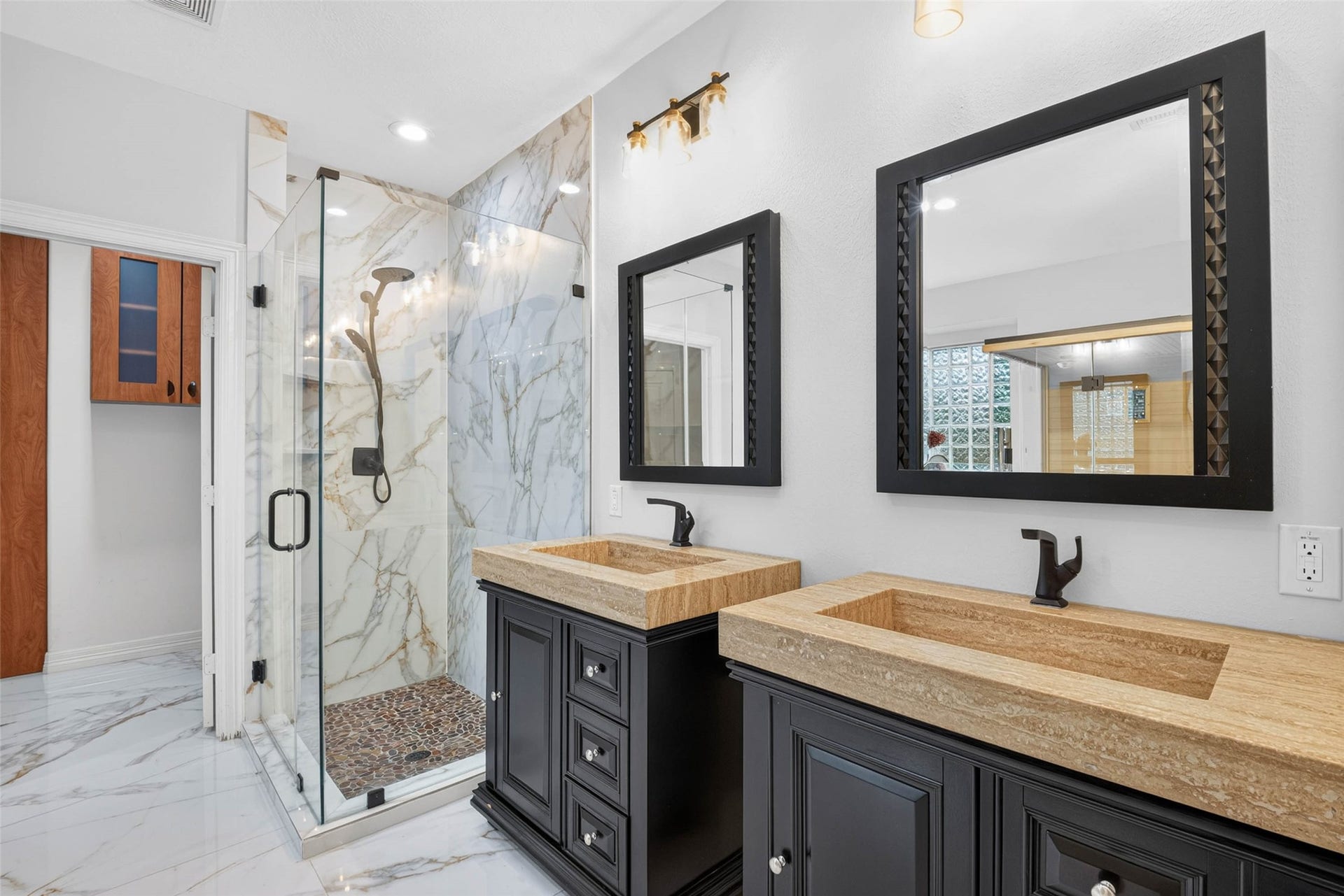 12455 Cedar Breaks Court, Humble, TX 77346 Double sinks his & hers.