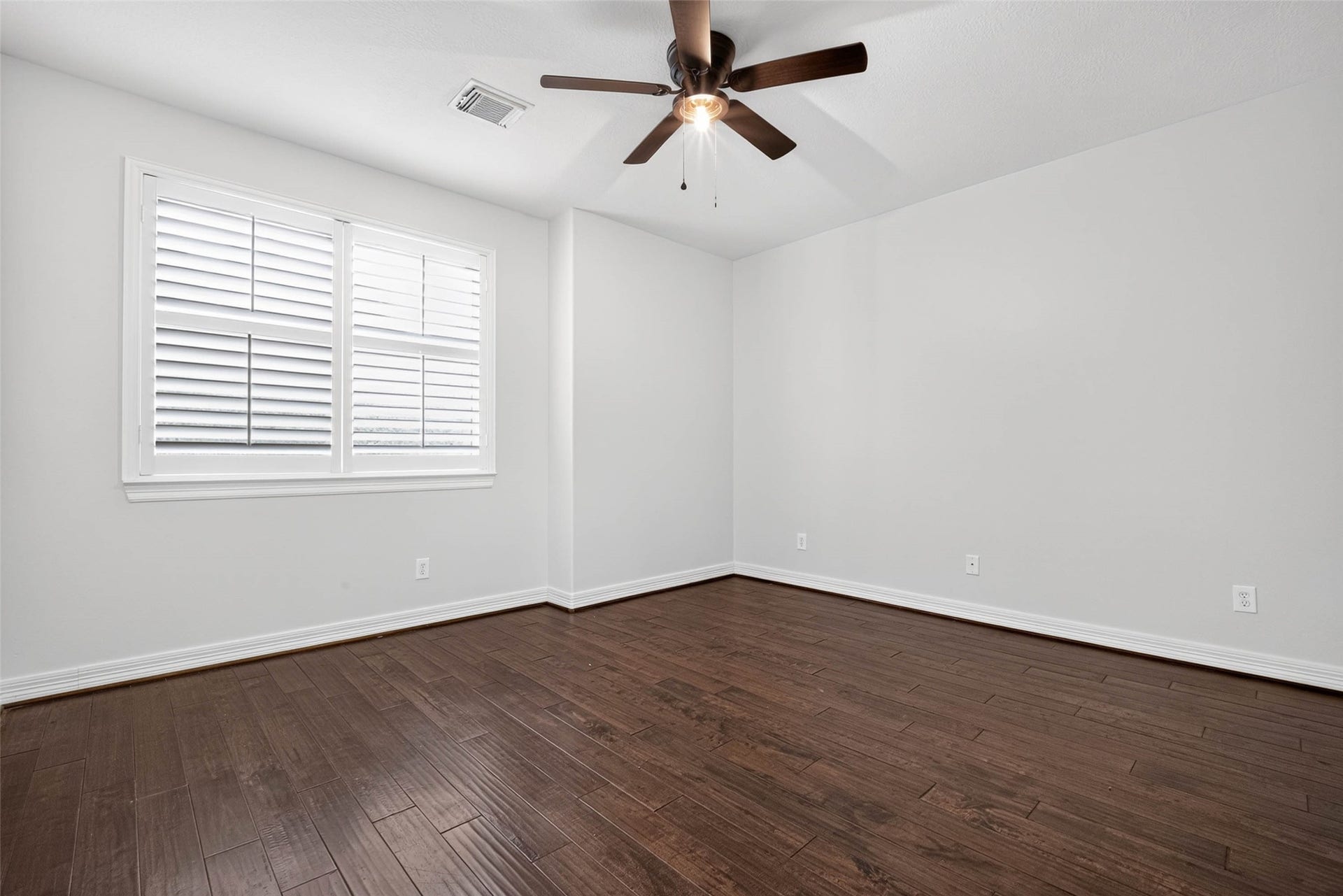 12455 Cedar Breaks Court, Humble, TX 77346 Two of three bedrooms upstairs.