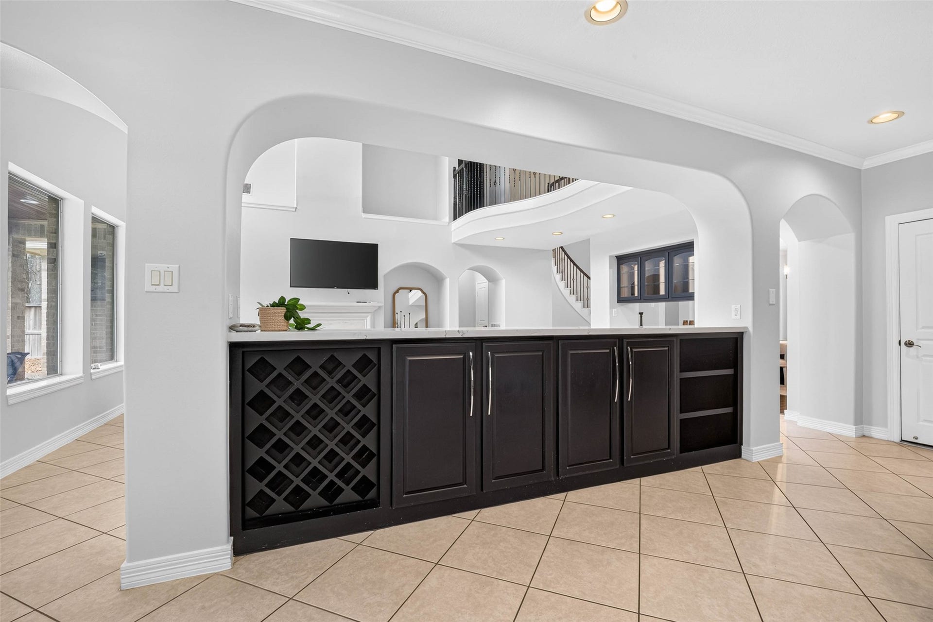12455 Cedar Breaks Court, Humble, TX 77346 Additional storage space & wine bottle holder.
