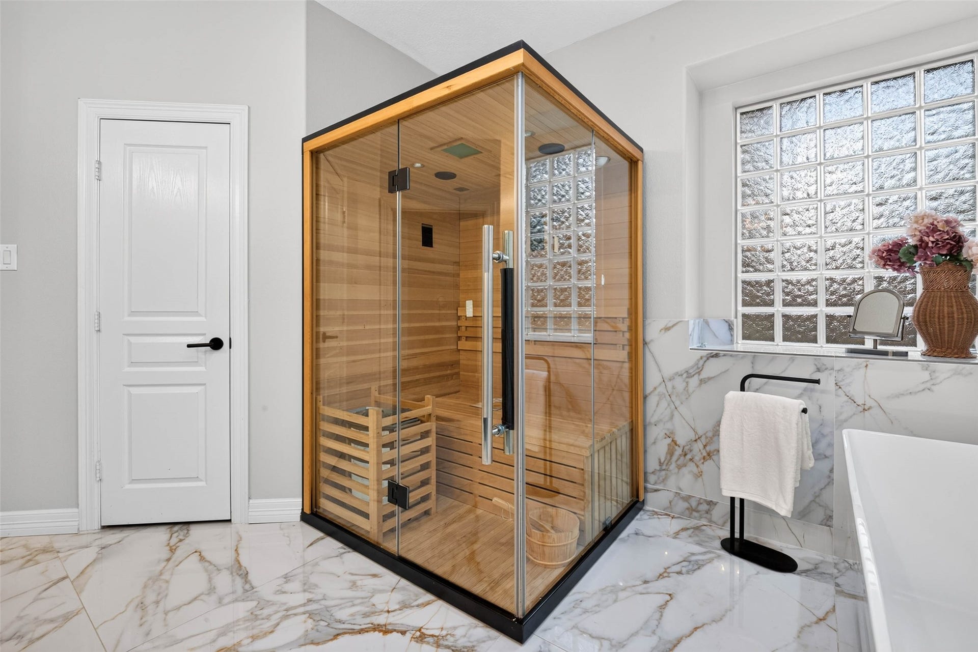 12455 Cedar Breaks Court, Humble, TX 77346 This sauna can stay or go. It's practically new.