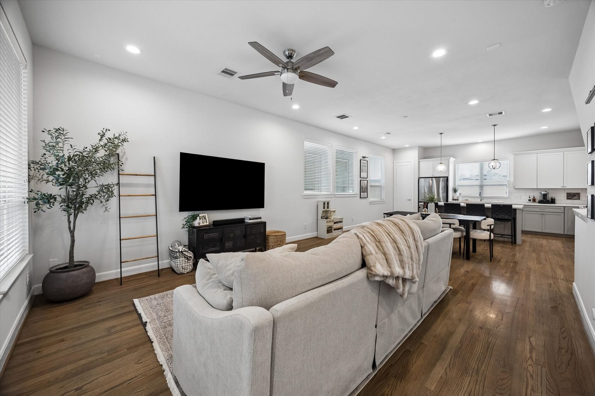 2491 W 11th Street, Houston, TX 77008 Open-concept living area flows seamlessly into the dining space and kitchen. Numerous windows and recessed lighting keep the main living areas bright and inviting.