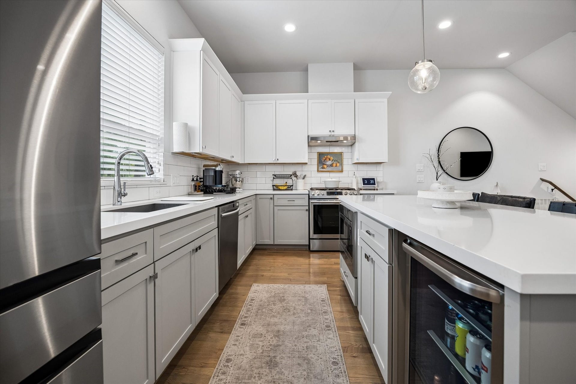 2491 W 11th Street, Houston, TX 77008 Well-appointed kitchen features generous cabinet and counter space, stainless steel appliances, and a large center island. The island provides additional prep space, storage, and casual seating.