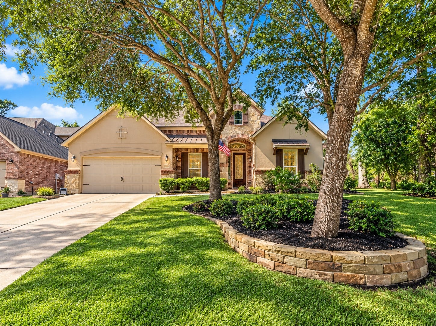 59 Tioga Place, Tomball, TX 77375 Manicured landscaping and an inviting exterior create a welcoming first impression as you arrive at this beautiful Creekside Park home.