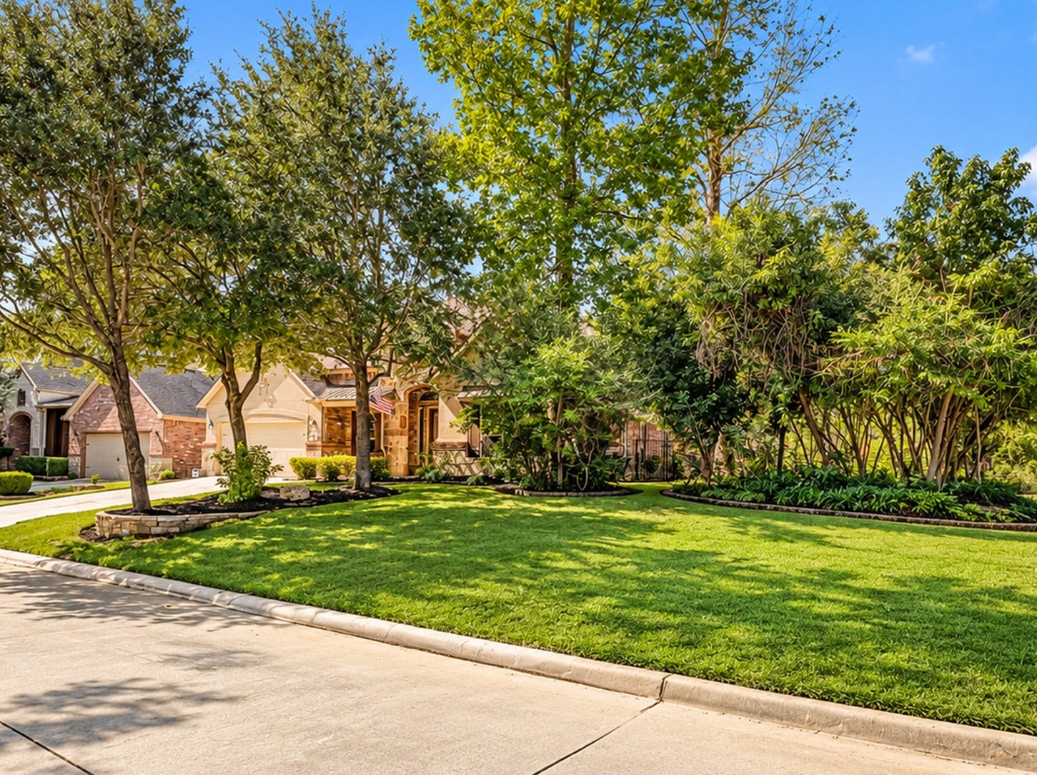 59 Tioga Place, Tomball, TX 77375 Enjoy the extra green space provided on this large corner lot home.