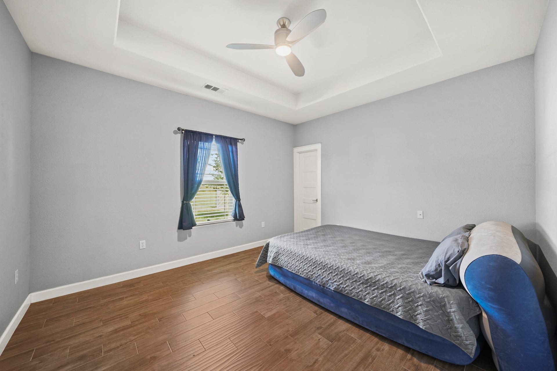 11021 32nd Street, Santa Fe, TX 77510 Secondary Bedroom 2: Confirms the additional bedroom space