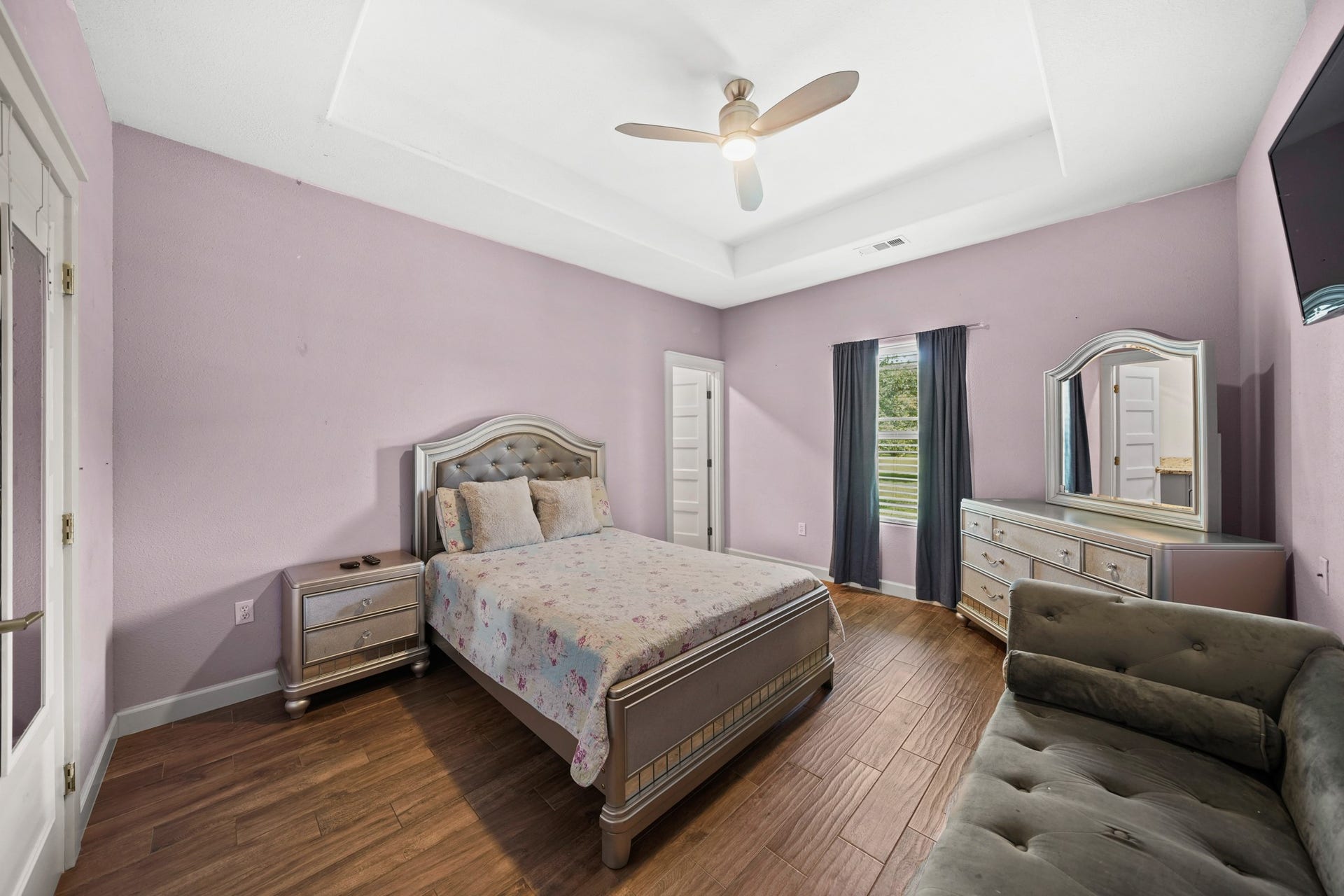 11021 32nd Street, Santa Fe, TX 77510 Secondary Bedroom 1: Shows the tray ceiling and room size