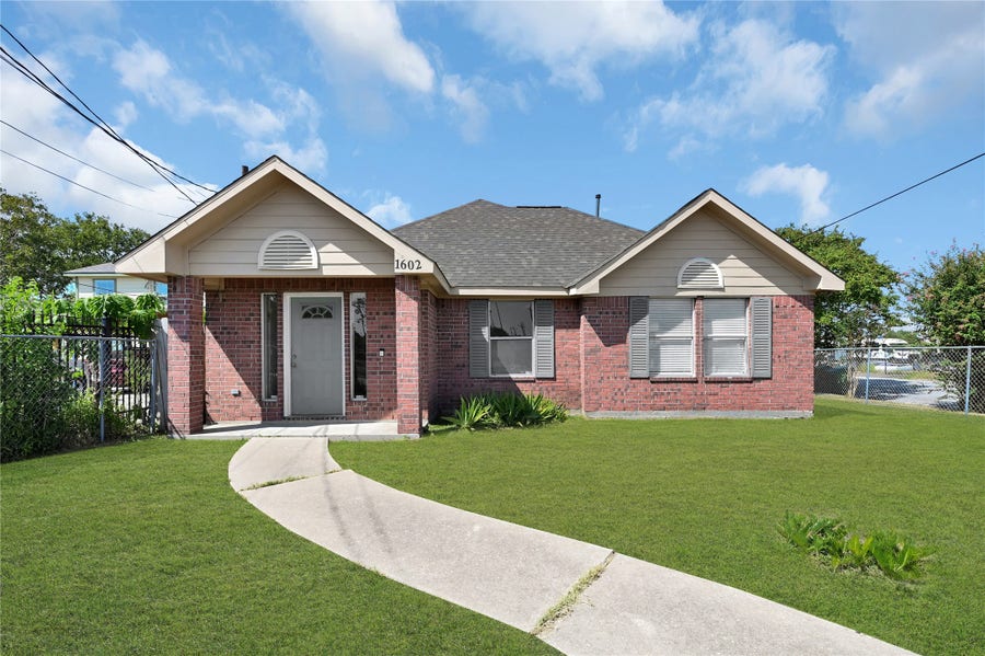 Property photo for 1602 Monroe Street, Houston, TX