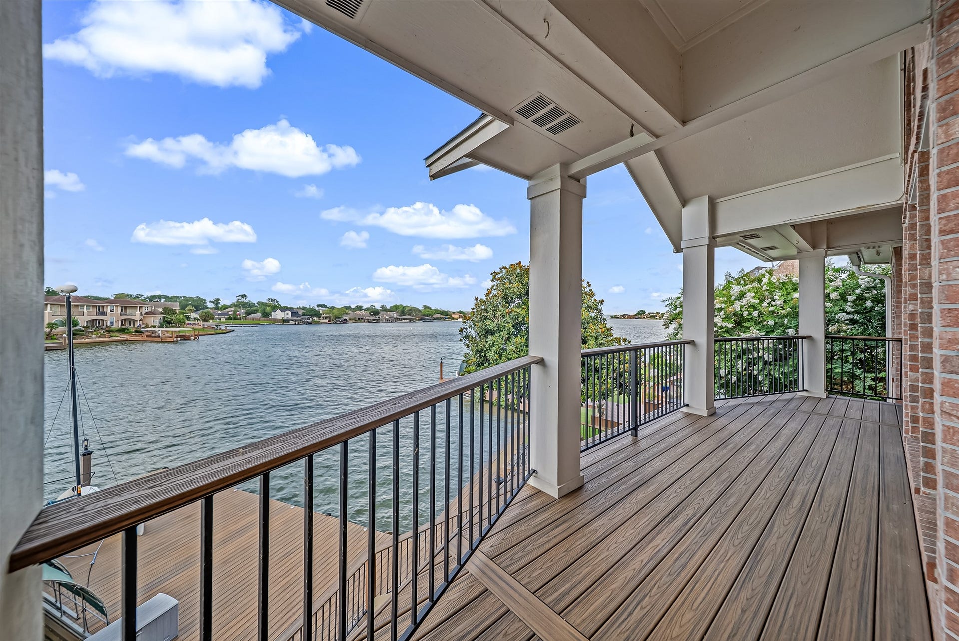 318 Bayshore Drive, Montgomery, TX 77356 The expansive wraparound balcony offers a front-row seat to panoramic lake views, creating the perfect setting for morning coffee, sunset gatherings, or simply enjoying the peaceful waterfront surroundings.