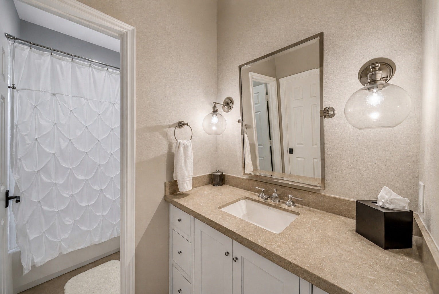 318 Bayshore Drive, Montgomery, TX 77356 The upstairs full bathroom is thoughtfully designed with an extended vanity offering generous countertop space and storage, elegant finishes, and a full tub/shower combination.
