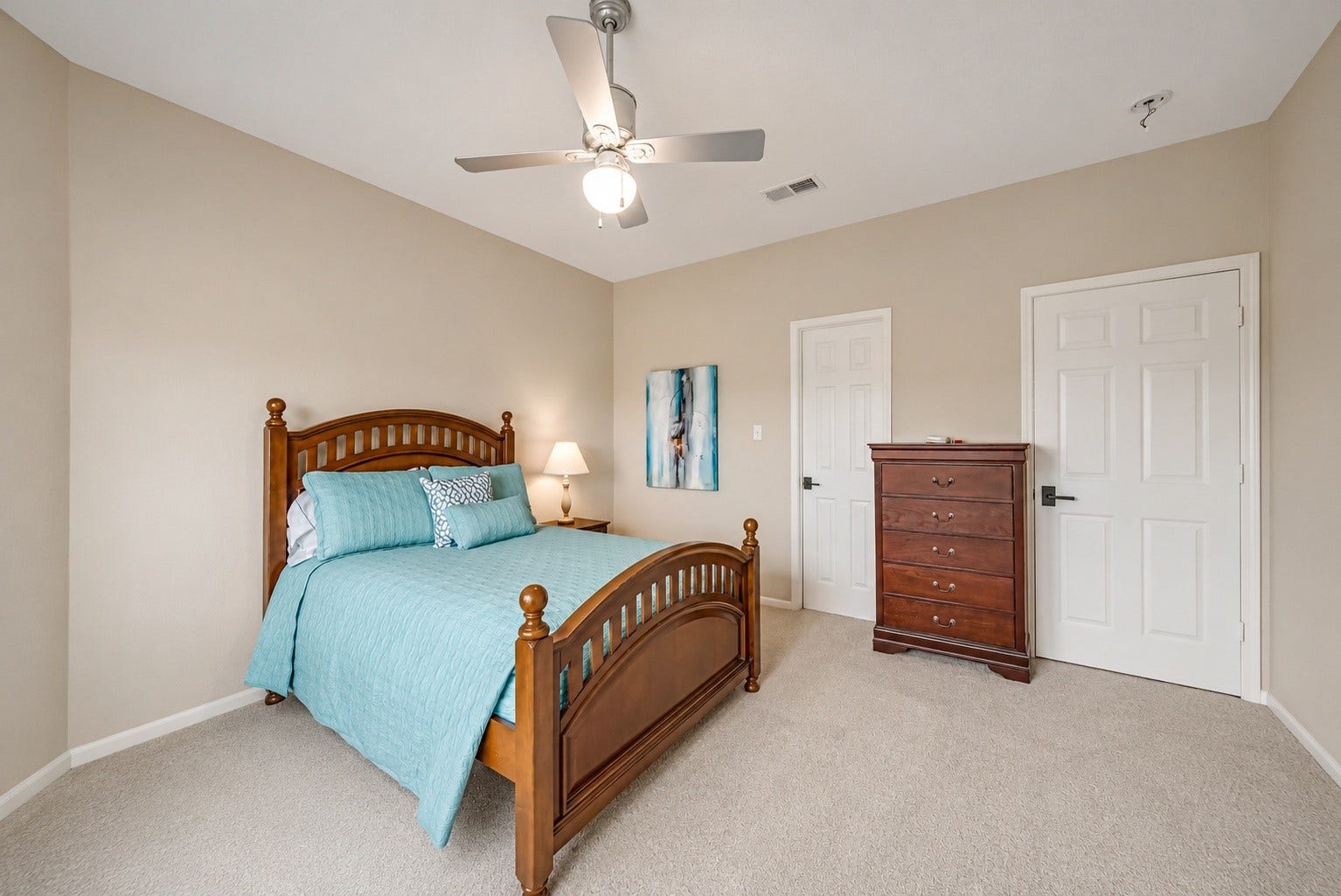 318 Bayshore Drive, Montgomery, TX 77356 Ideal for guests or family members, the 4th bedroom features private access to the upstairs full bathroom, offering added flexibility and convenience.