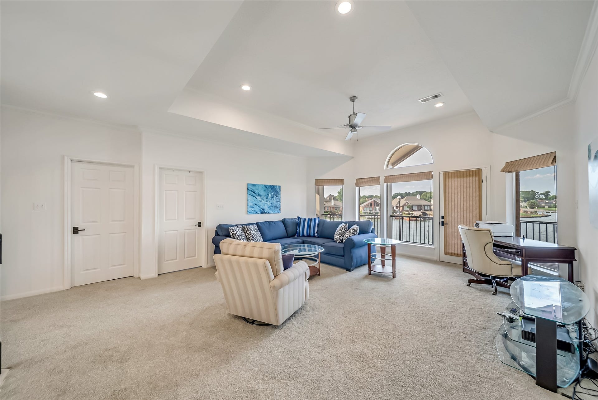 318 Bayshore Drive, Montgomery, TX 77356 Enjoy elevated lakefront living from this spacious upstairs retreat, where expansive windows frame the water and provide a tranquil setting for everyday living.