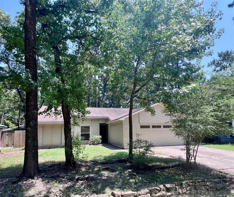 Property photo for 9 N Deerfoot Circle, The Woodlands, TX