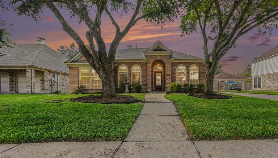 Property photo for 2892 Morning Pond Lane, League City, TX